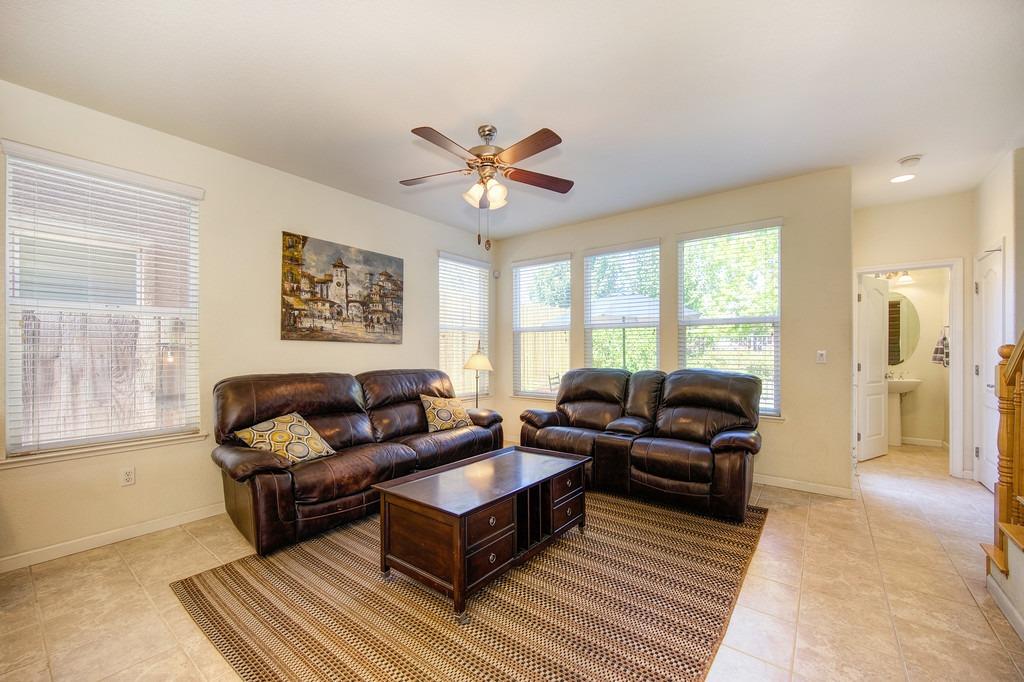 Detail Gallery Image 21 of 51 For 3504 Nouveau Way, Rancho Cordova,  CA 95670 - 3 Beds | 2/1 Baths