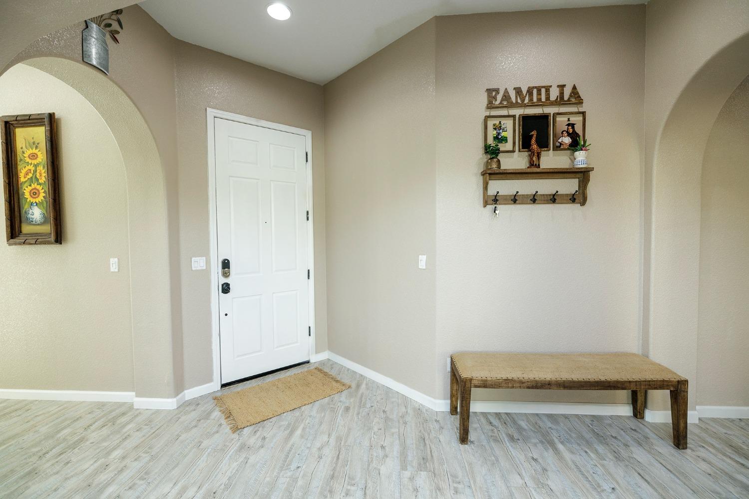 Detail Gallery Image 11 of 69 For 1495 Vasco, Manteca,  CA 95337 - 5 Beds | 2 Baths