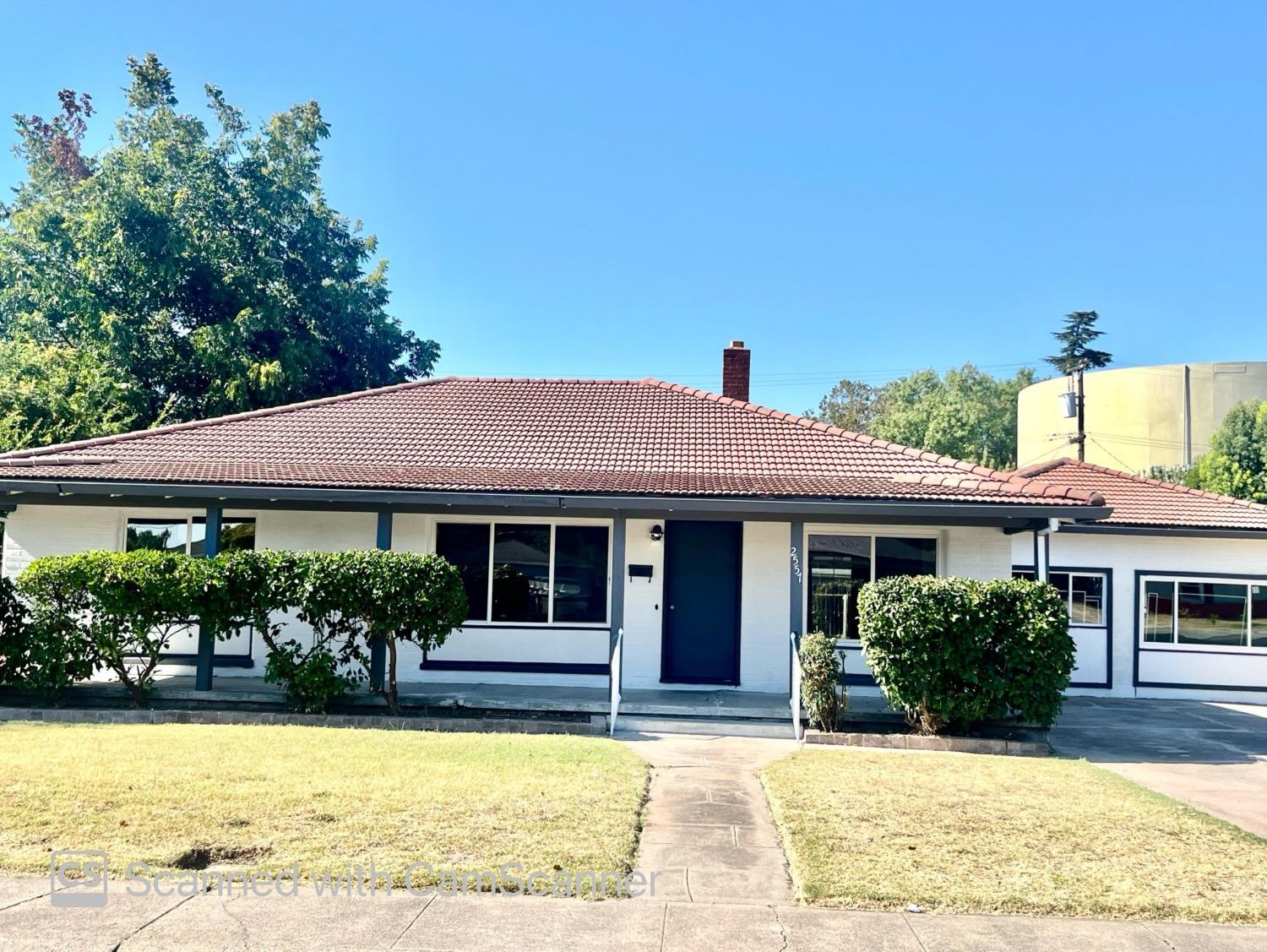 Detail Gallery Image 3 of 31 For 2557 W Mendocino Ave, Stockton,  CA 95204 - 3 Beds | 2 Baths