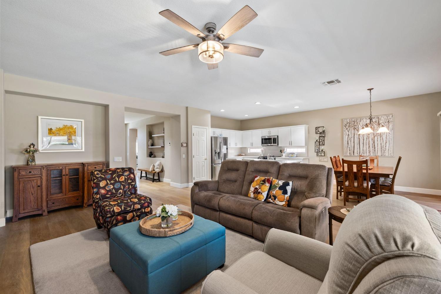 Detail Gallery Image 8 of 38 For 7904 Quaker Ridge Way, Sacramento,  CA 95829 - 3 Beds | 2 Baths