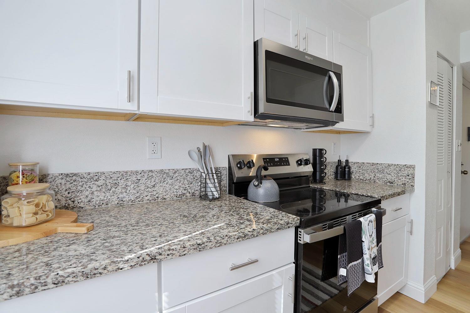 Detail Gallery Image 5 of 31 For 3591 Quail Lakes Dr #173,  Stockton,  CA 95207 - 3 Beds | 2 Baths