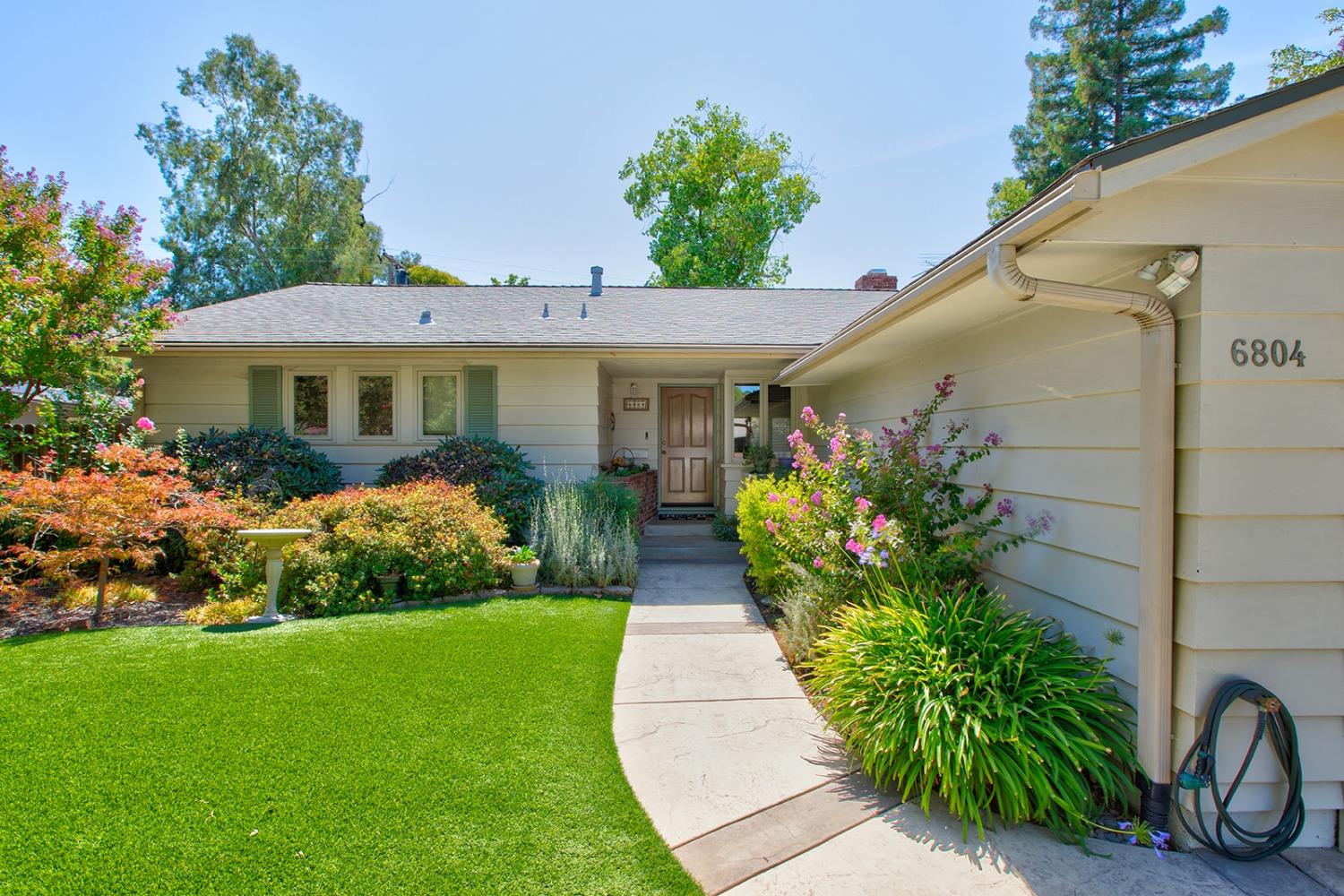 Detail Gallery Image 1 of 1 For 6804 Buena Terra Way, Sacramento,  CA 95831 - 3 Beds | 1/1 Baths