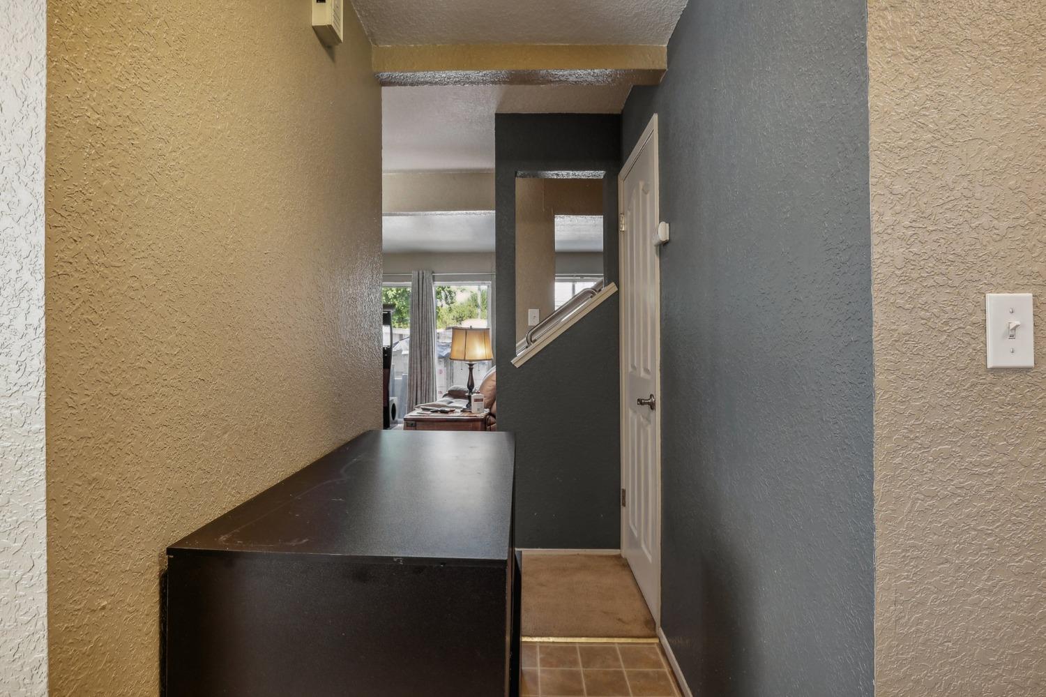 Detail Gallery Image 4 of 27 For 475 Peerless Way #1,  Tracy,  CA 95376 - 2 Beds | 1/1 Baths