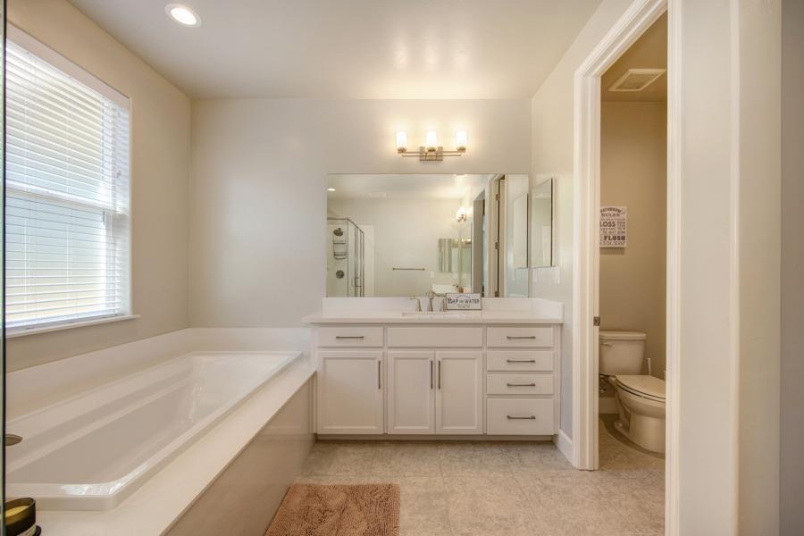 Detail Gallery Image 17 of 54 For 10065 Evening Star Dr, Roseville,  CA 95747 - 4 Beds | 3/1 Baths