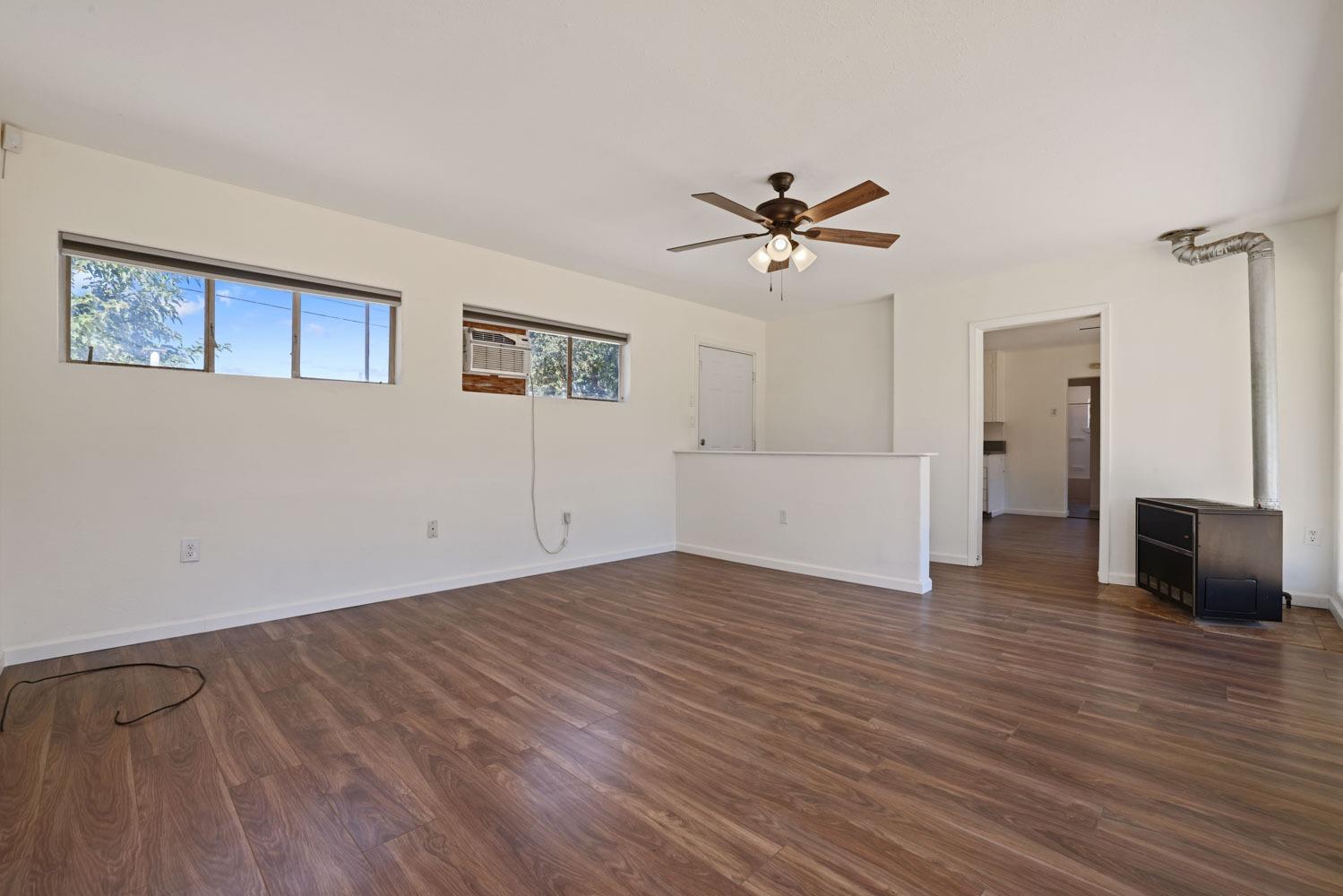 Detail Gallery Image 5 of 15 For 1948 Lucile Ave, Stockton,  CA 95209 - 2 Beds | 1 Baths