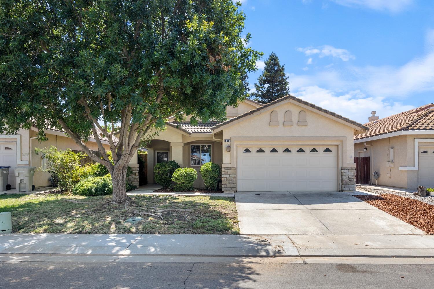 Detail Gallery Image 1 of 1 For 986 Lusk Dr, Woodland,  CA 95776 - 4 Beds | 2 Baths