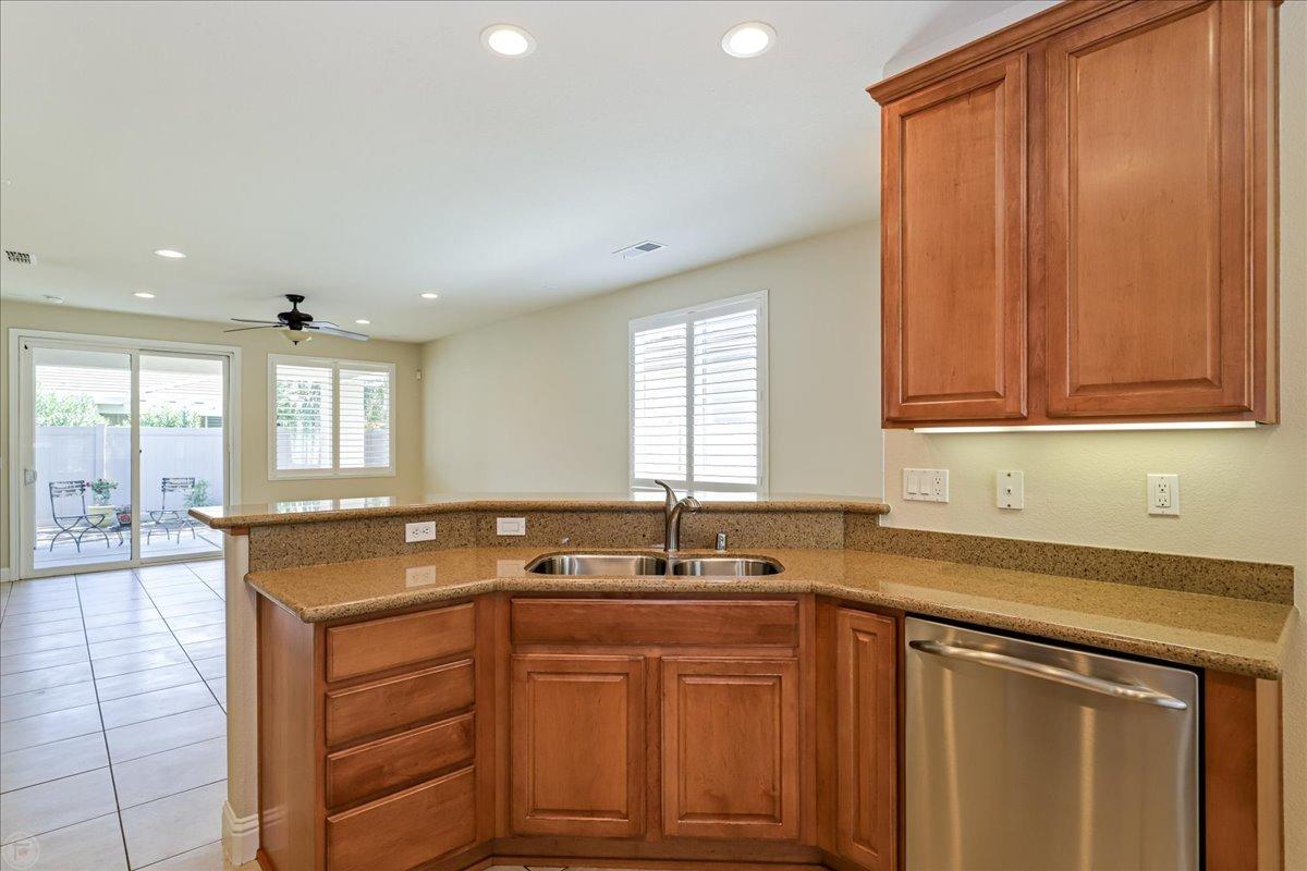 Detail Gallery Image 16 of 75 For 2384 Shadow Berry Dr, Manteca,  CA 95336 - 2 Beds | 2 Baths