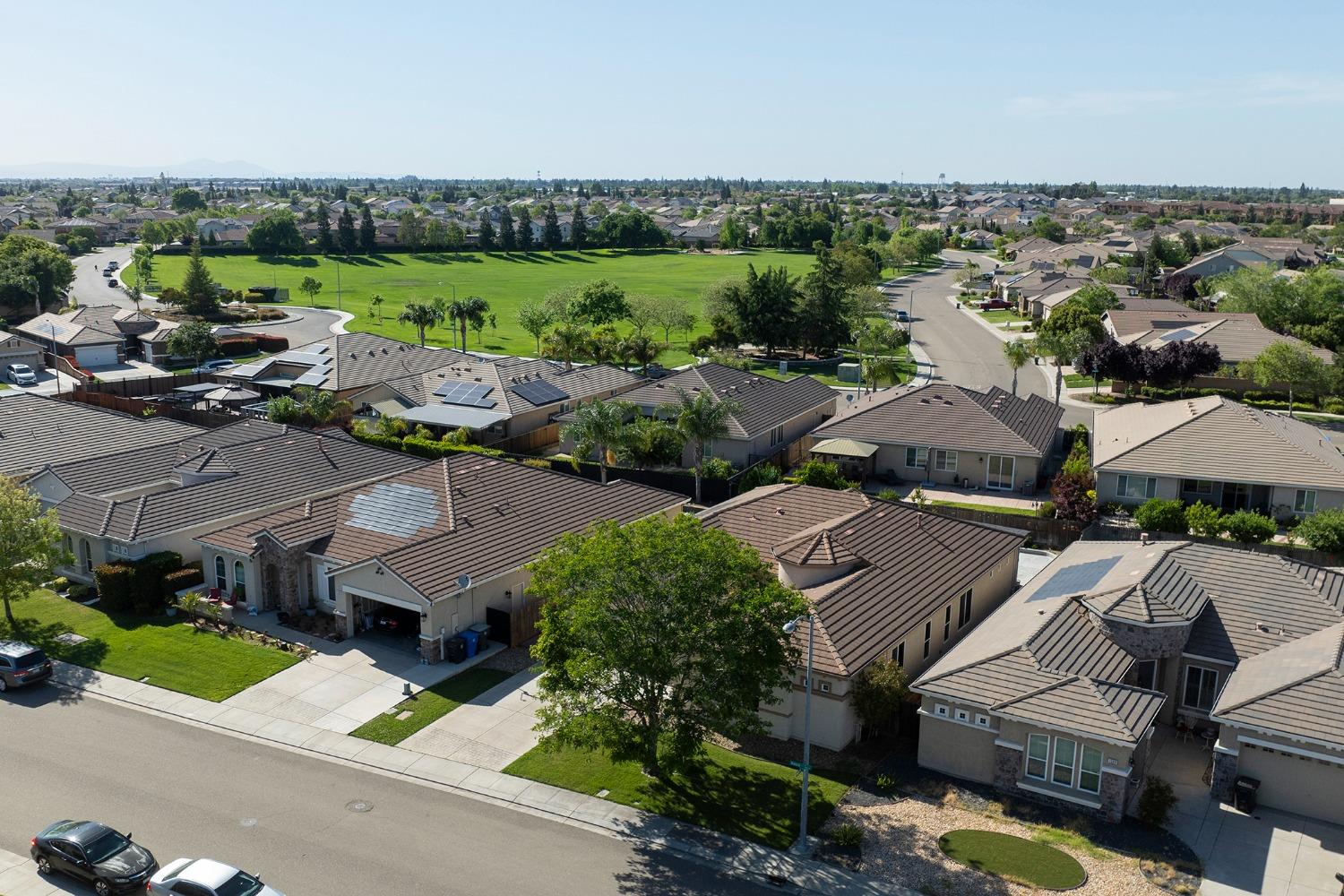 Detail Gallery Image 3 of 69 For 1495 Vasco, Manteca,  CA 95337 - 5 Beds | 2 Baths