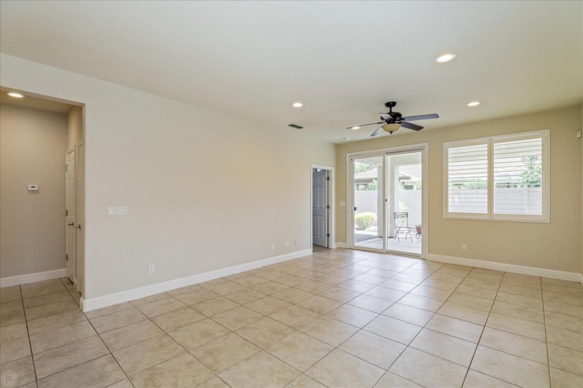 Detail Gallery Image 18 of 75 For 2384 Shadow Berry Dr, Manteca,  CA 95336 - 2 Beds | 2 Baths