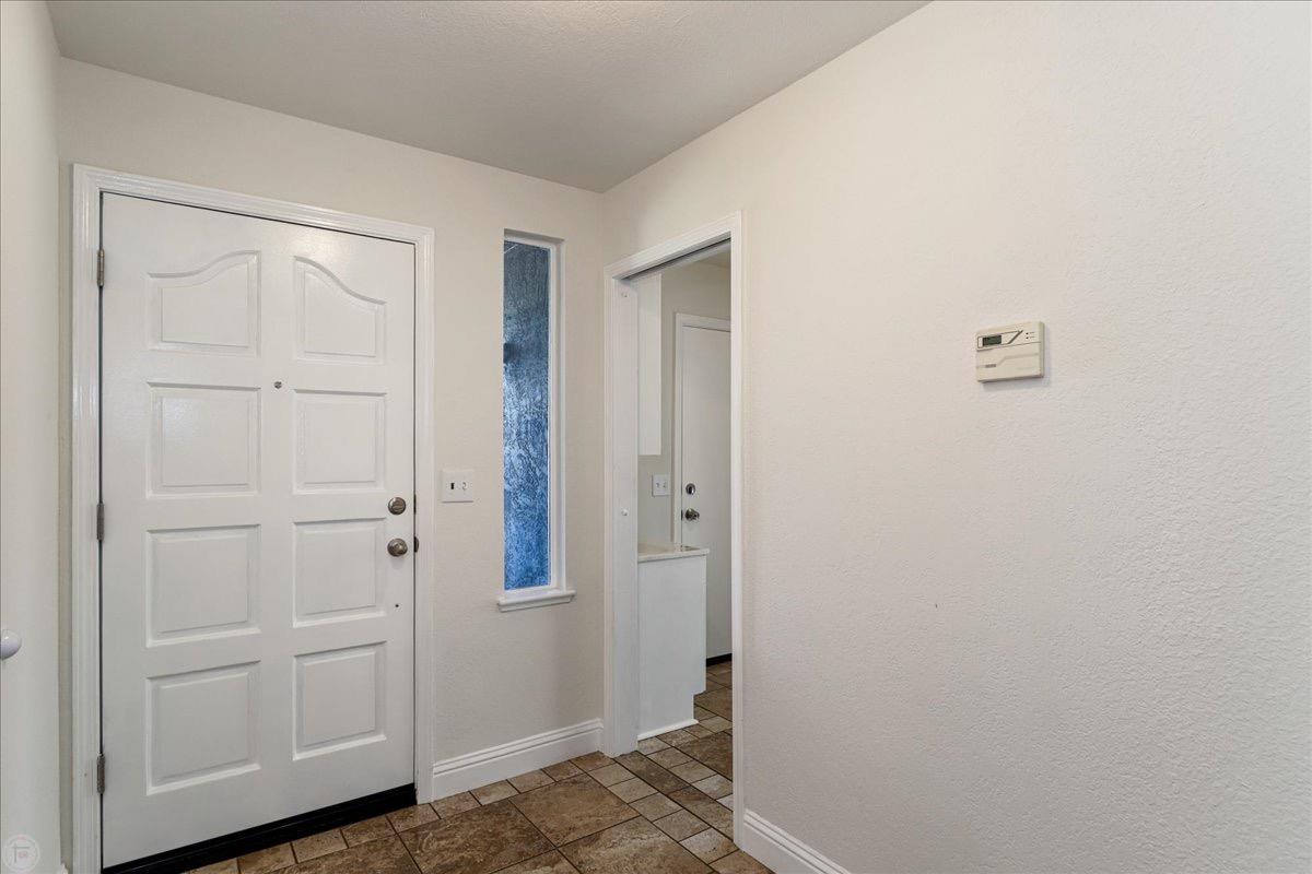 Detail Gallery Image 12 of 61 For 898 Rockford Way, Manteca,  CA 95336 - 4 Beds | 2 Baths