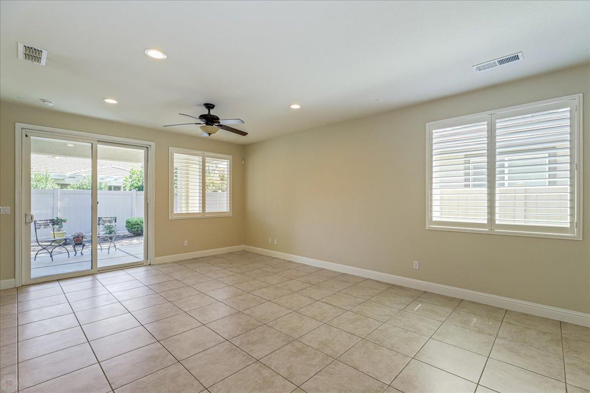 Detail Gallery Image 17 of 75 For 2384 Shadow Berry Dr, Manteca,  CA 95336 - 2 Beds | 2 Baths