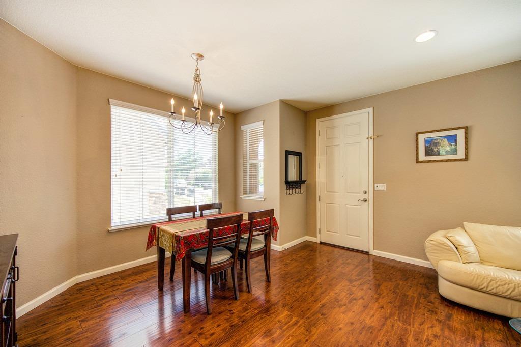 Detail Gallery Image 10 of 51 For 3504 Nouveau Way, Rancho Cordova,  CA 95670 - 3 Beds | 2/1 Baths