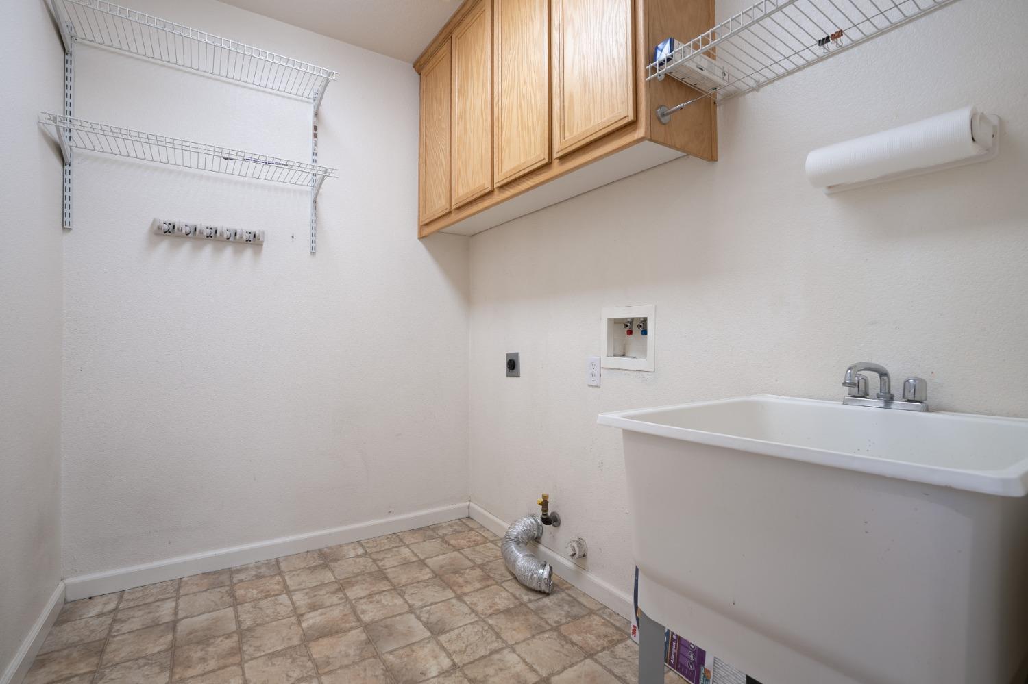 Detail Gallery Image 9 of 50 For 710 Kristi Ct, Jackson,  CA 95642 - 4 Beds | 2/1 Baths