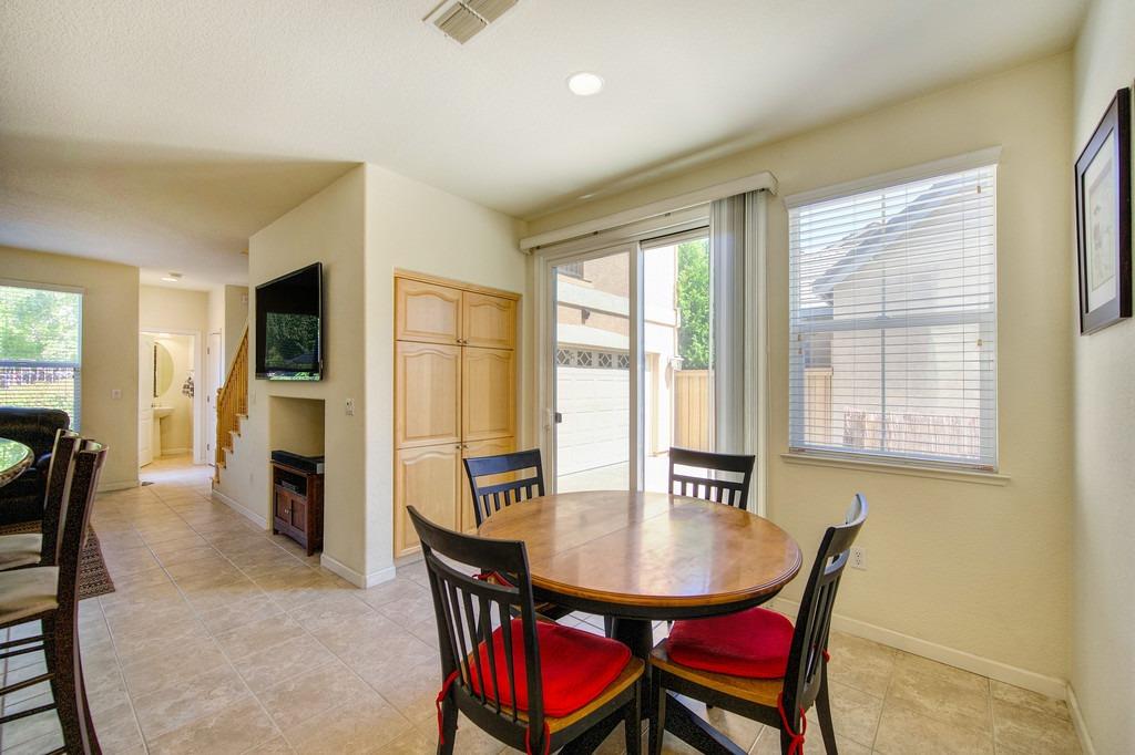 Detail Gallery Image 12 of 51 For 3504 Nouveau Way, Rancho Cordova,  CA 95670 - 3 Beds | 2/1 Baths