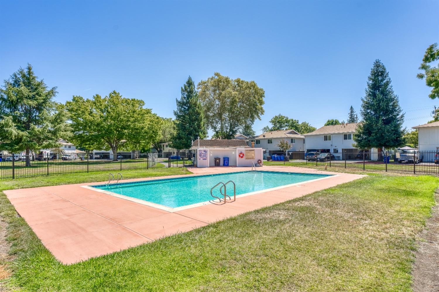 Detail Gallery Image 10 of 19 For 1398 Del Rio Cir #B,  Concord,  CA 94518 - 2 Beds | 1 Baths