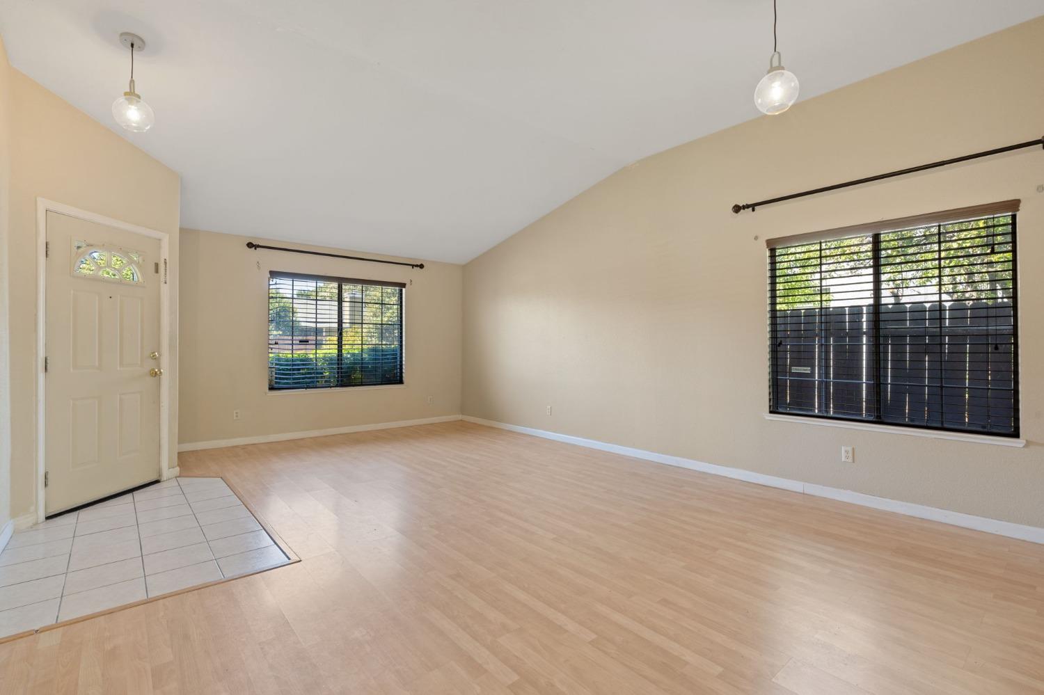 Detail Gallery Image 4 of 24 For 4391 Batt Dr, Sacramento,  CA 95838 - 4 Beds | 2 Baths