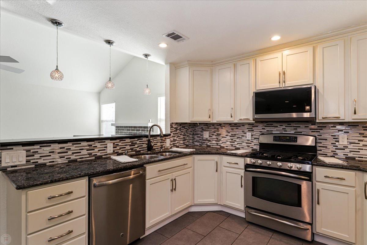 Detail Gallery Image 26 of 61 For 898 Rockford Way, Manteca,  CA 95336 - 4 Beds | 2 Baths