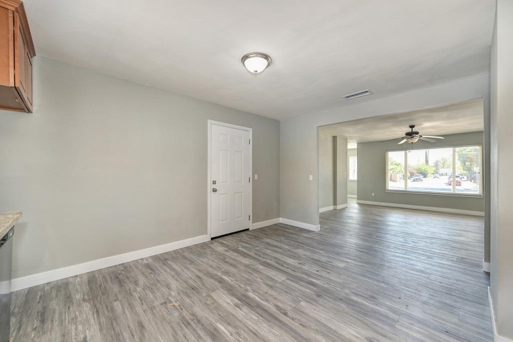 Detail Gallery Image 12 of 28 For 5120 Martin Luther King Jr Blvd, Sacramento,  CA 95820 - 3 Beds | 2 Baths