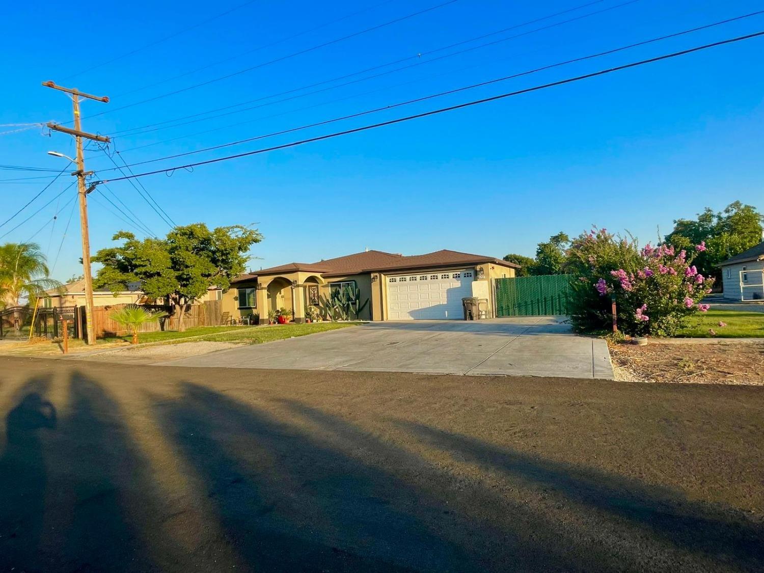 Detail Gallery Image 1 of 2 For 5732 Hobart Ave, Stockton,  CA 95215 - 4 Beds | 2/1 Baths