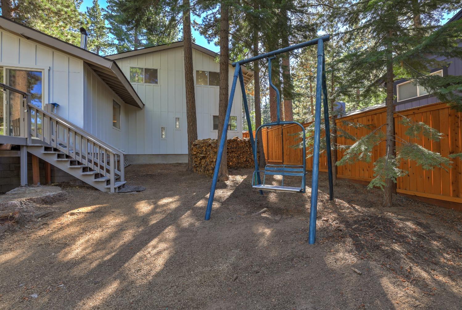 Detail Gallery Image 33 of 40 For 833 Clement St, South Lake Tahoe,  CA 96150 - 3 Beds | 2 Baths