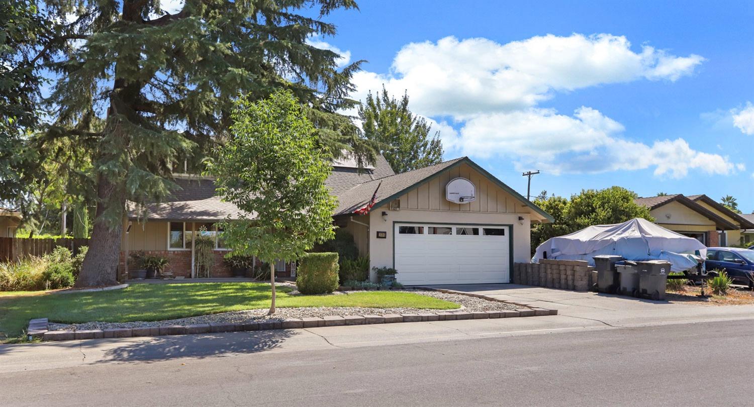 Detail Gallery Image 6 of 26 For 1606 Manzanita Ln, Davis,  CA 95618 - 3 Beds | 2 Baths