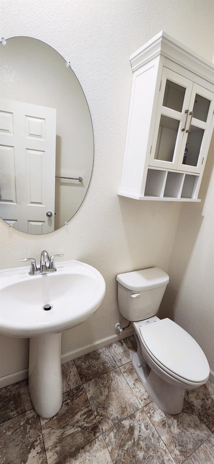 Detail Gallery Image 7 of 29 For 11088 International Dr, Rancho Cordova,  CA 95670 - 3 Beds | 2/1 Baths