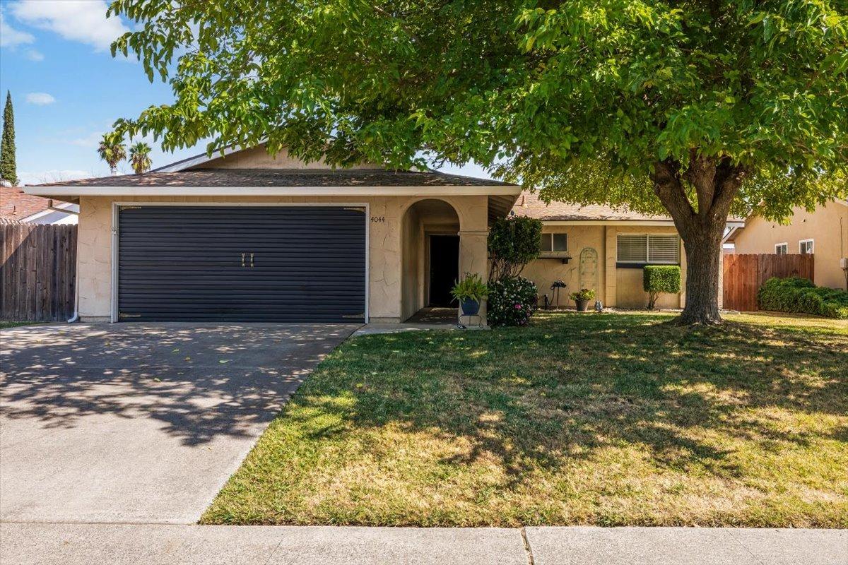 Detail Gallery Image 1 of 1 For 4044 Alta Lorraine Way, North Highlands,  CA 95660 - 3 Beds | 2 Baths