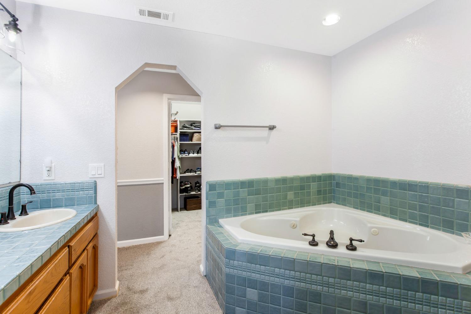 Detail Gallery Image 23 of 46 For 5966 Oak Ridge Cir, El Dorado,  CA 95623 - 4 Beds | 2/1 Baths