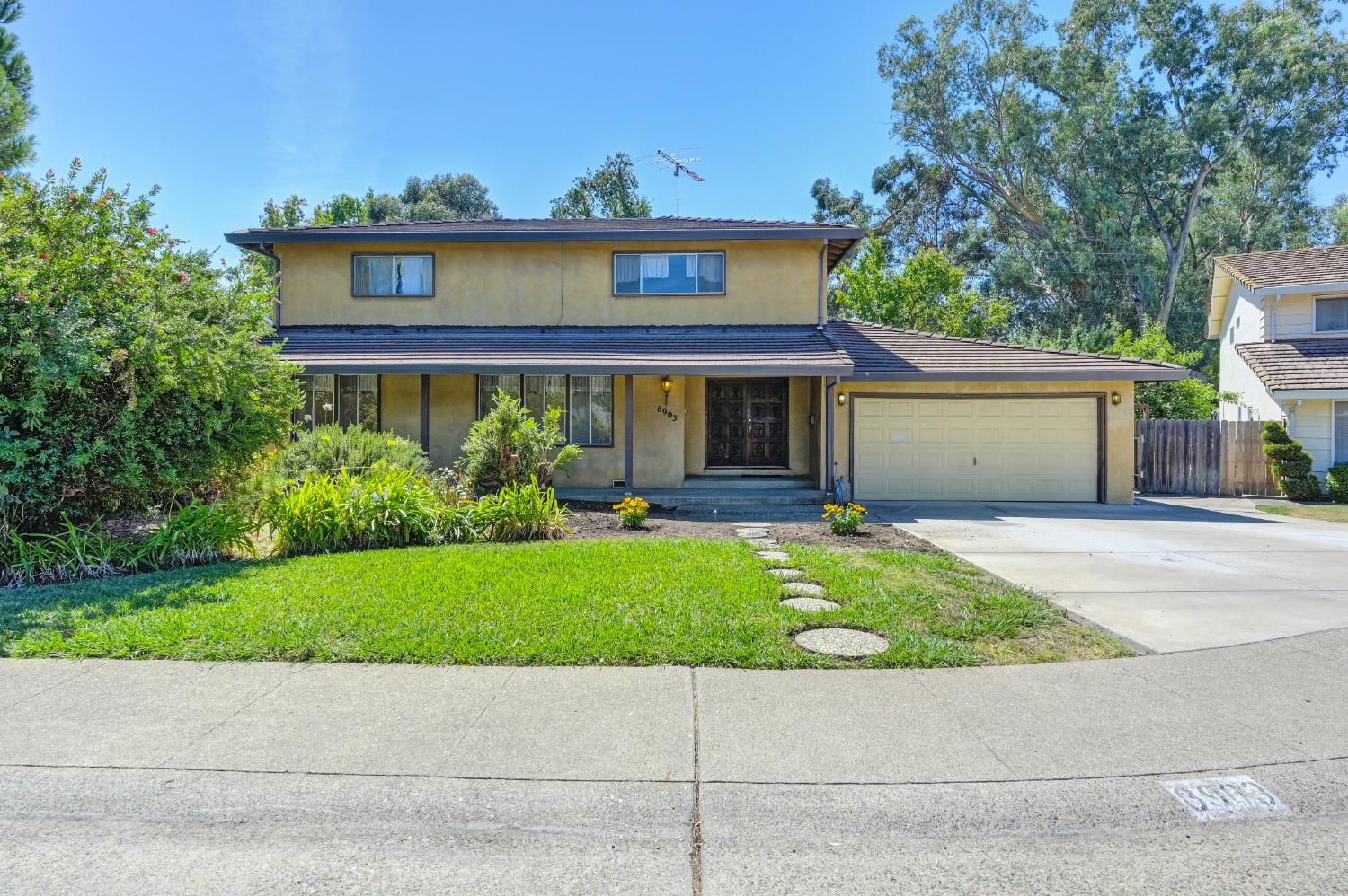 Detail Gallery Image 2 of 44 For 6903 Los Olivos Way, Carmichael,  CA 95608 - 4 Beds | 2/1 Baths