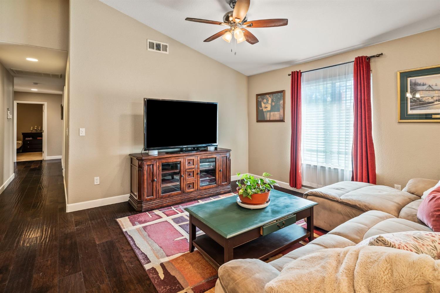 Detail Gallery Image 9 of 29 For 7126 Sunset Ave, Fair Oaks,  CA 95628 - 3 Beds | 2/1 Baths