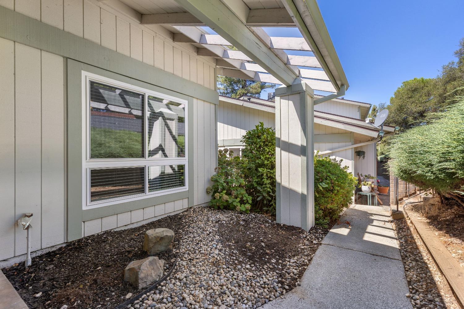 Sutton Place, Auburn, California image 3