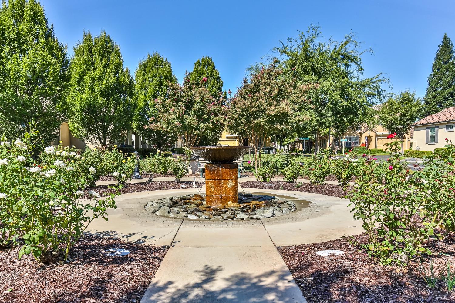 Detail Gallery Image 5 of 44 For 1033 Venice Ln, Roseville,  CA 95747 - 2 Beds | 2 Baths