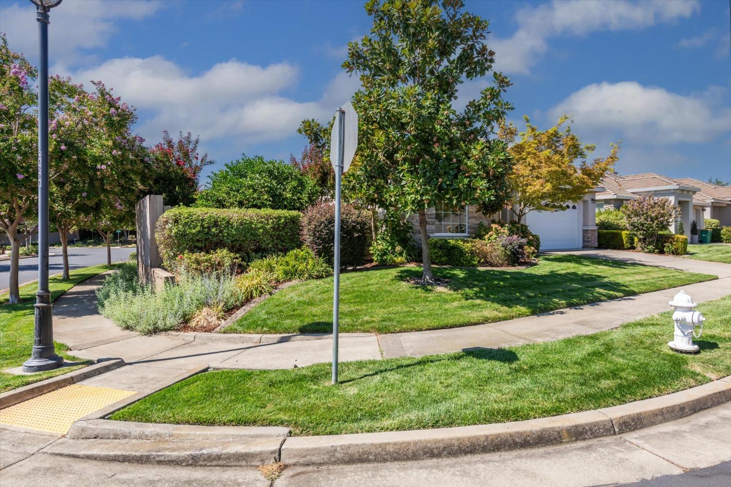 Detail Gallery Image 2 of 29 For 7400 Grassy Creek Way, El Dorado Hills,  CA 95762 - 3 Beds | 2 Baths