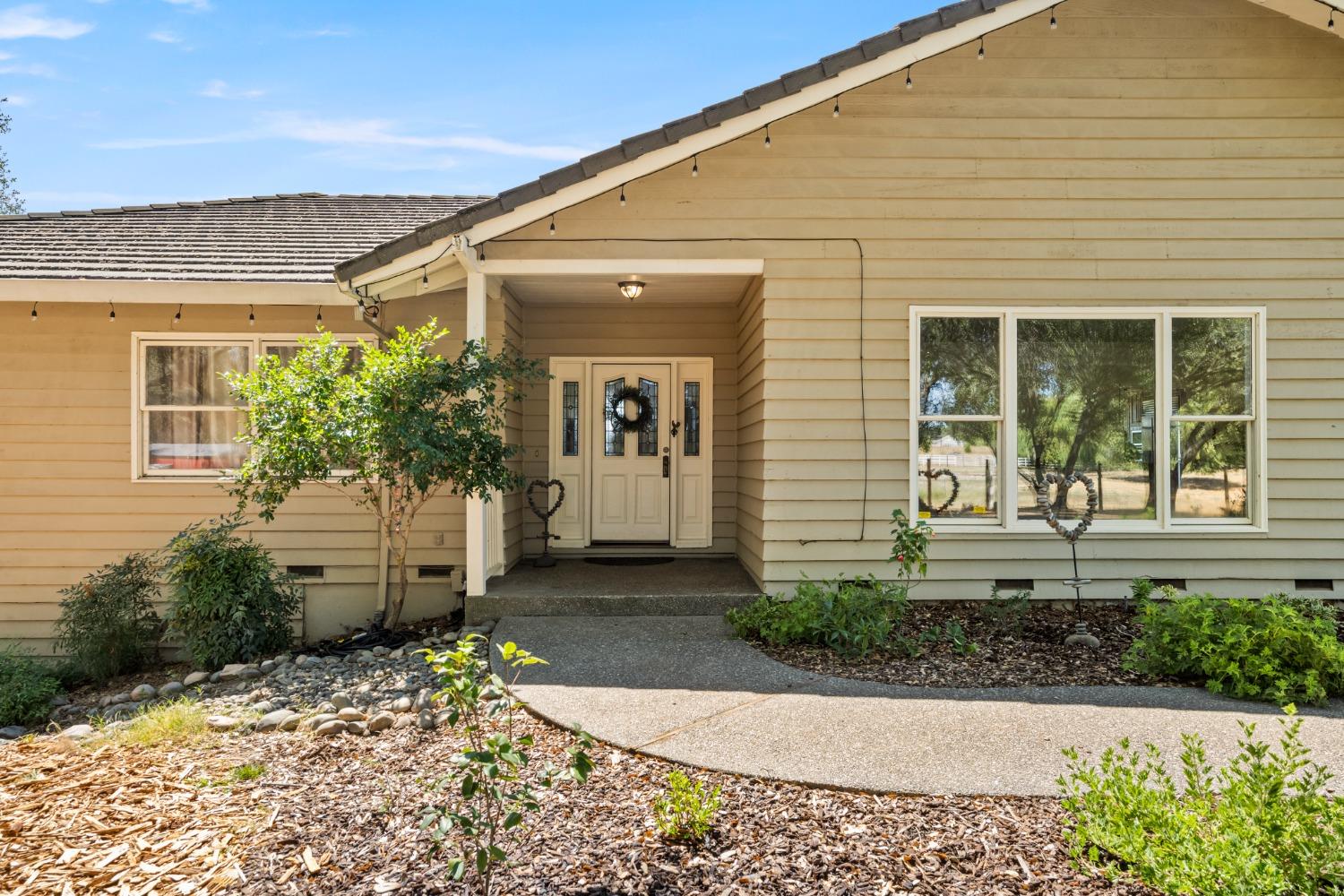 Detail Gallery Image 5 of 55 For 6740 Rancho Los Pavos Ln, Granite Bay,  CA 95746 - 7 Beds | 2/2 Baths