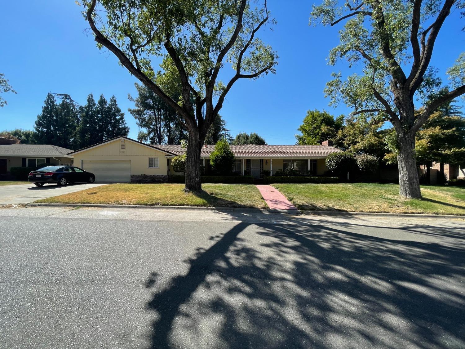 Detail Gallery Image 1 of 1 For 319 Buena Vista Dr, Modesto,  CA 95354 - 3 Beds | 3 Baths