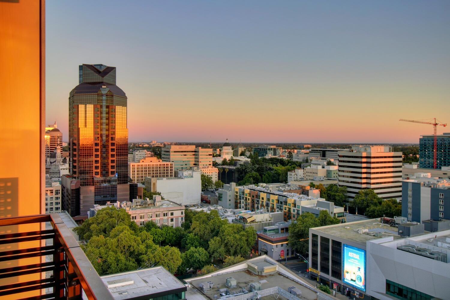 Detail Gallery Image 5 of 71 For 500 J St #1807,  Sacramento,  CA 95814 - 3 Beds | 3 Baths