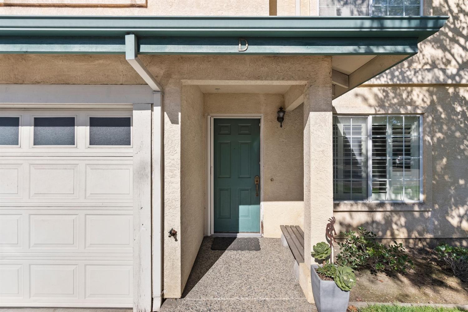 Detail Gallery Image 7 of 25 For 3033 Grove Way #D4,  Castro Valley,  CA 94546 - 2 Beds | 2/1 Baths