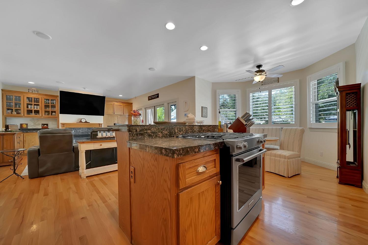 Detail Gallery Image 29 of 87 For 511 Surrey Ln, Murphys,  CA 95247 - 5 Beds | 2/1 Baths