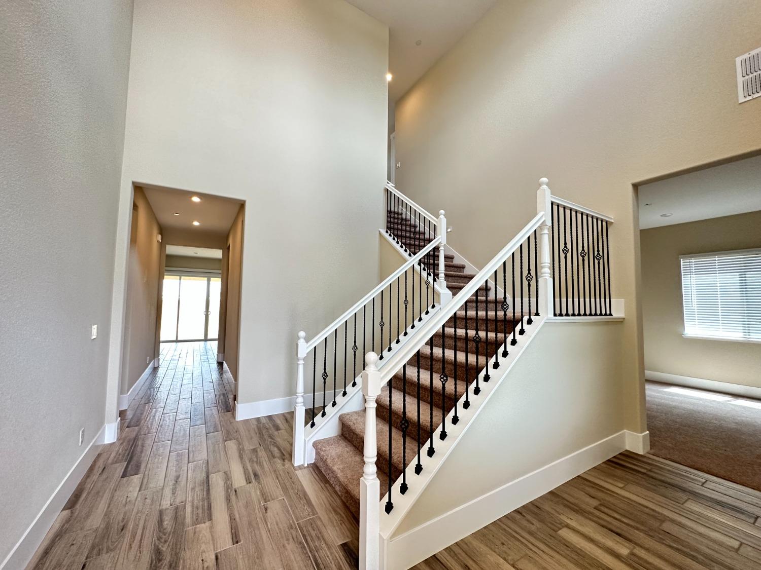 Detail Gallery Image 6 of 10 For 11657 Tortuguero Way, Rancho Cordova,  CA 95742 - 4 Beds | 3/1 Baths