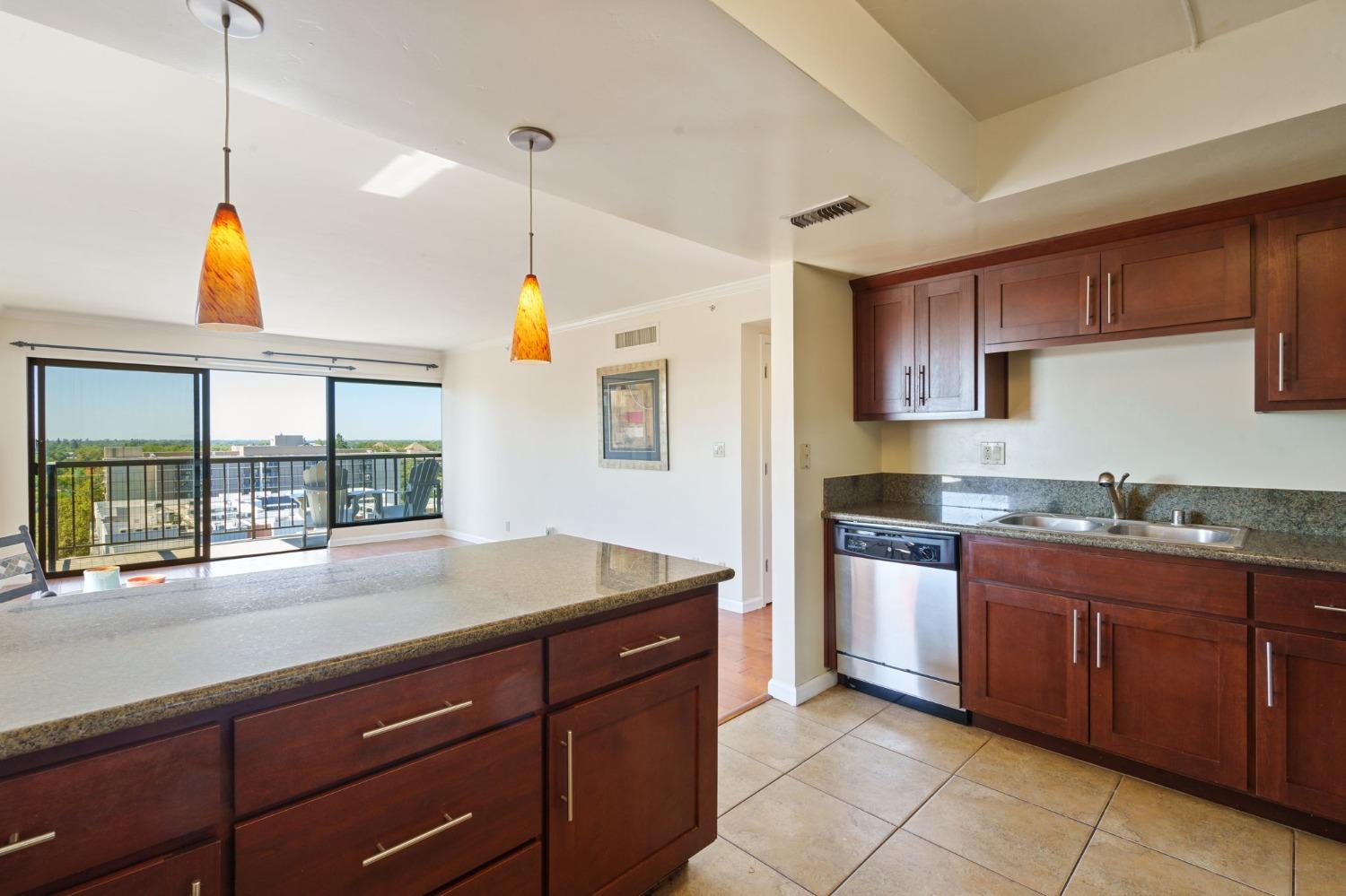 Detail Gallery Image 5 of 67 For 500 N St #1503,  Sacramento,  CA 95814 - 2 Beds | 2 Baths