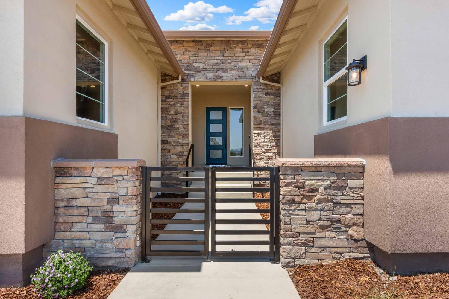 Detail Gallery Image 4 of 45 For 446 Canyon Creek Dr, Auburn,  CA 95603 - 3 Beds | 3/1 Baths