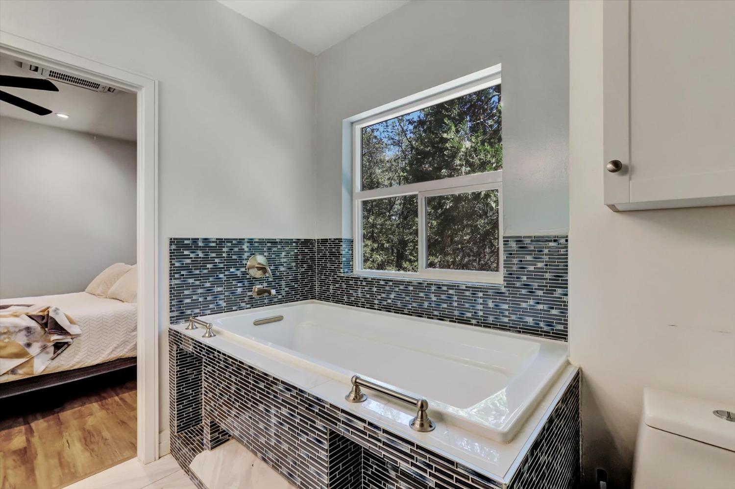 Detail Gallery Image 29 of 68 For 12812 Pearson Rd, Grass Valley,  CA 95945 - 3 Beds | 3/1 Baths