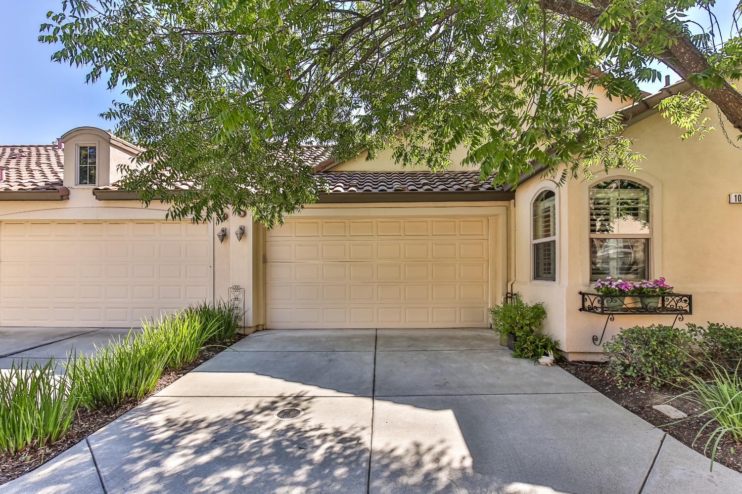 Detail Gallery Image 3 of 44 For 1033 Venice Ln, Roseville,  CA 95747 - 2 Beds | 2 Baths