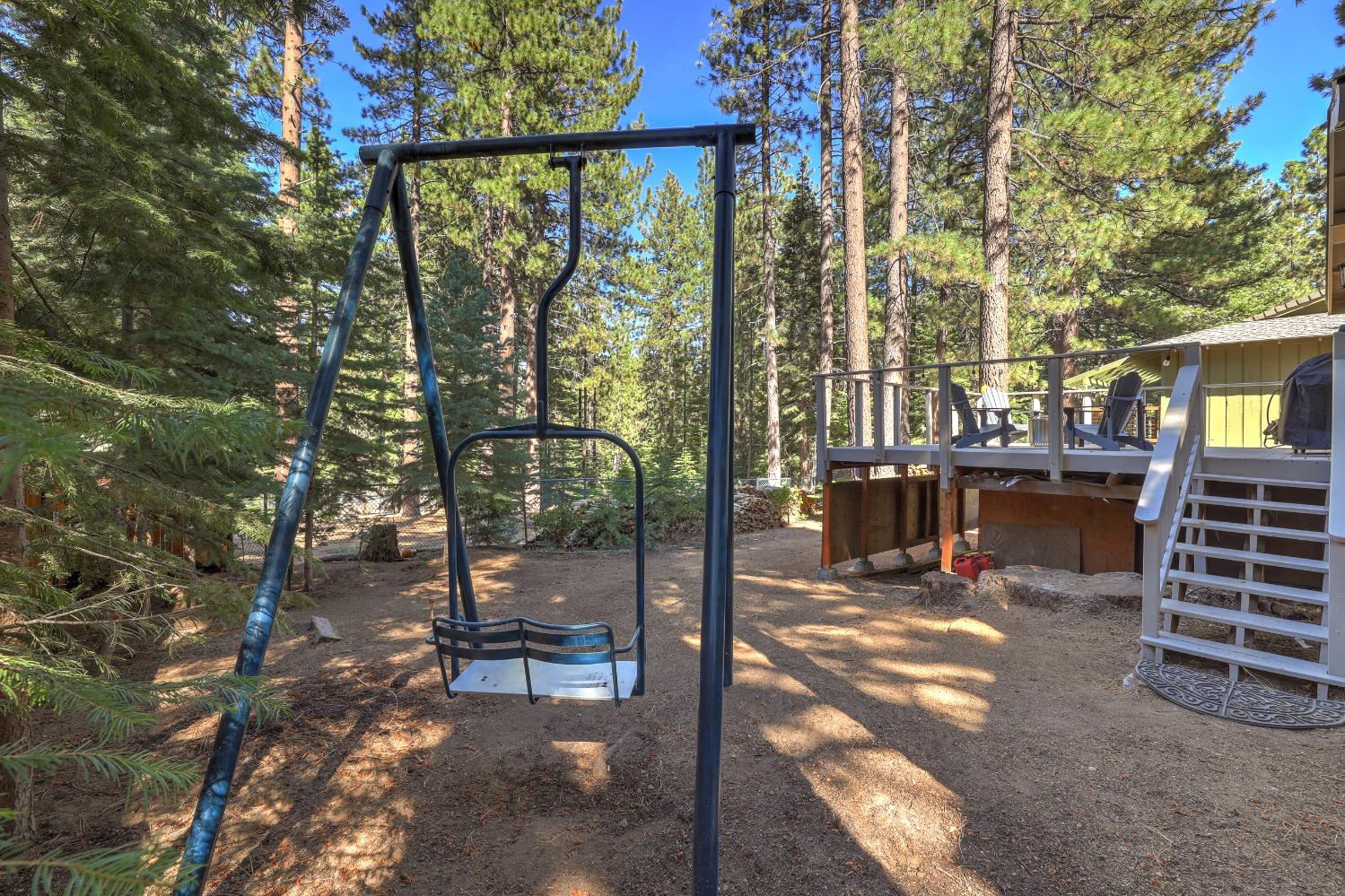 Detail Gallery Image 32 of 40 For 833 Clement St, South Lake Tahoe,  CA 96150 - 3 Beds | 2 Baths