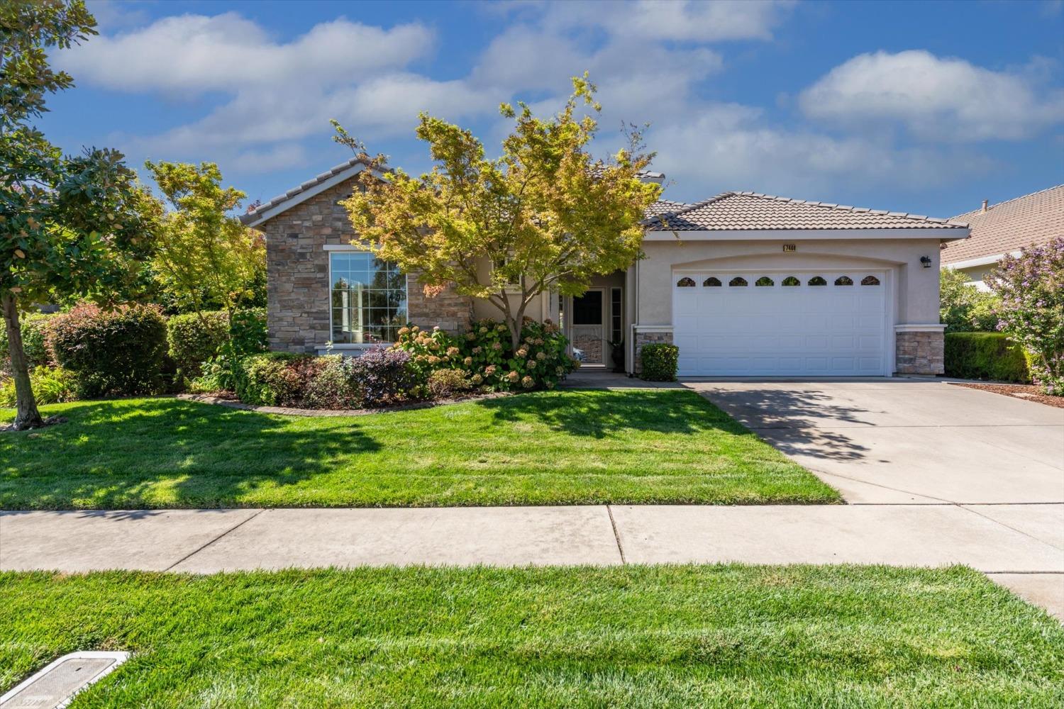 Detail Gallery Image 1 of 29 For 7400 Grassy Creek Way, El Dorado Hills,  CA 95762 - 3 Beds | 2 Baths