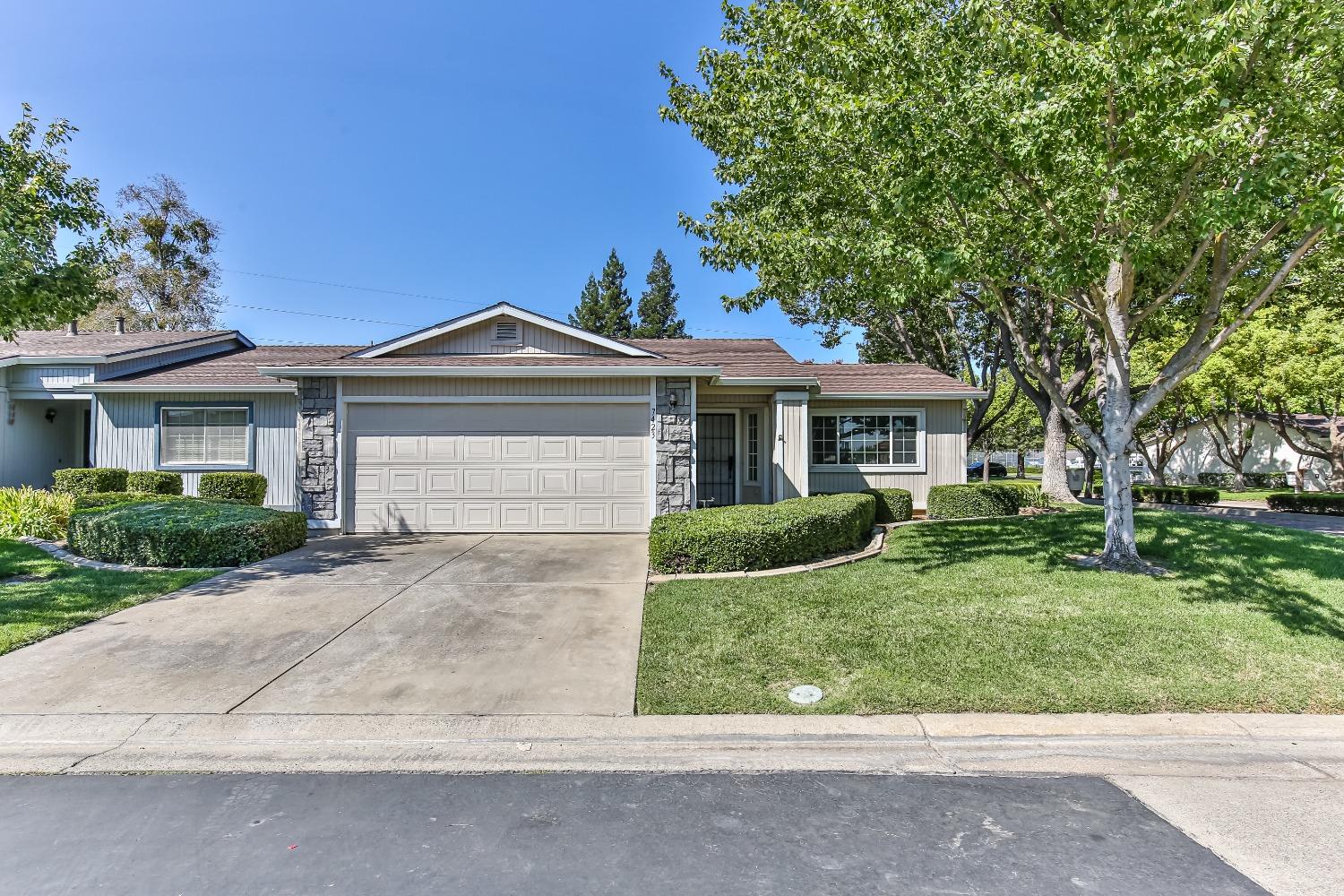 Detail Gallery Image 1 of 1 For 7423 Sun Point Ln, Sacramento,  CA 95828 - 2 Beds | 2 Baths