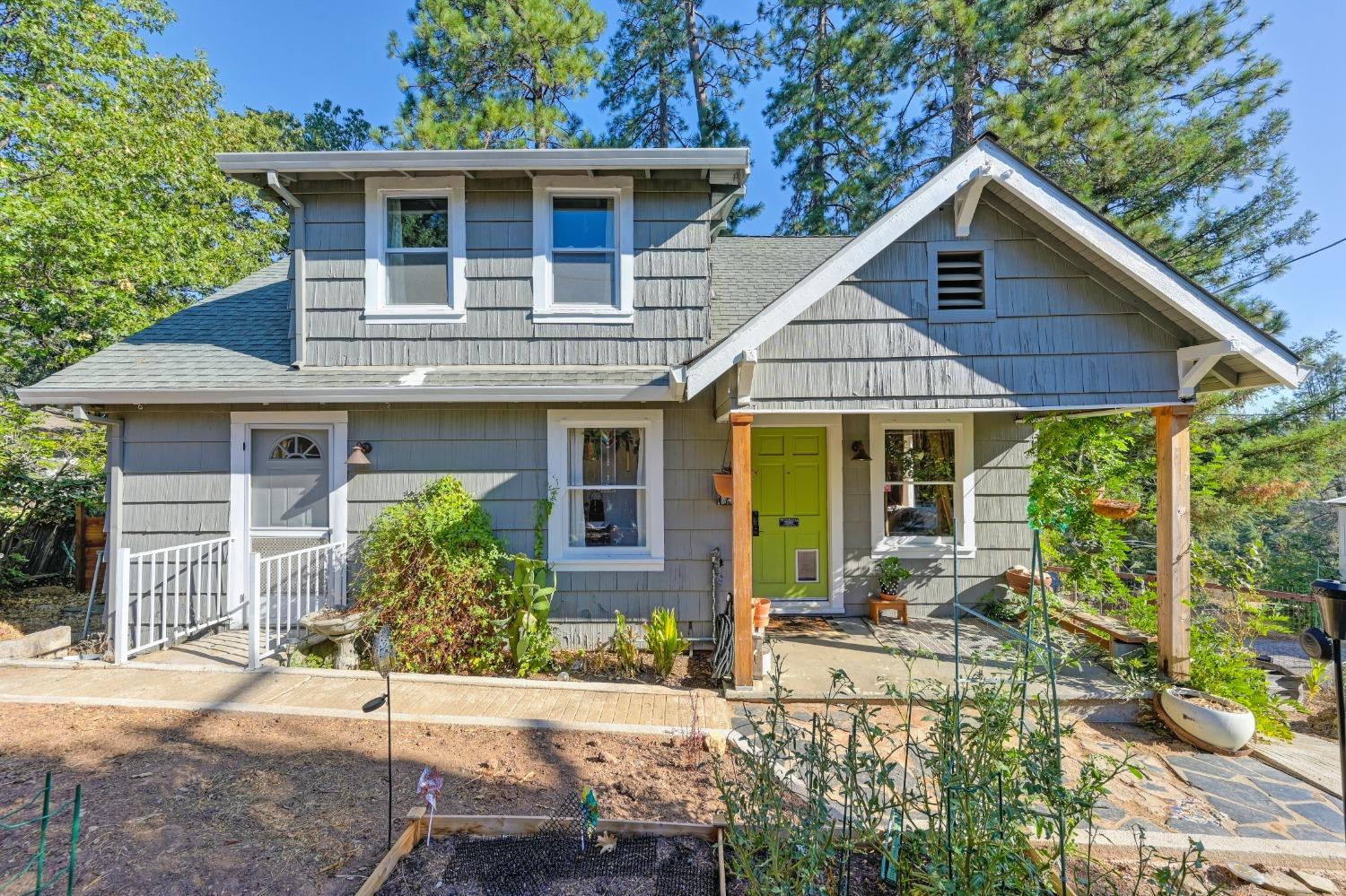 Detail Gallery Image 1 of 1 For 996 Crescent St, Placerville,  CA 95667 - 3 Beds | 2/1 Baths