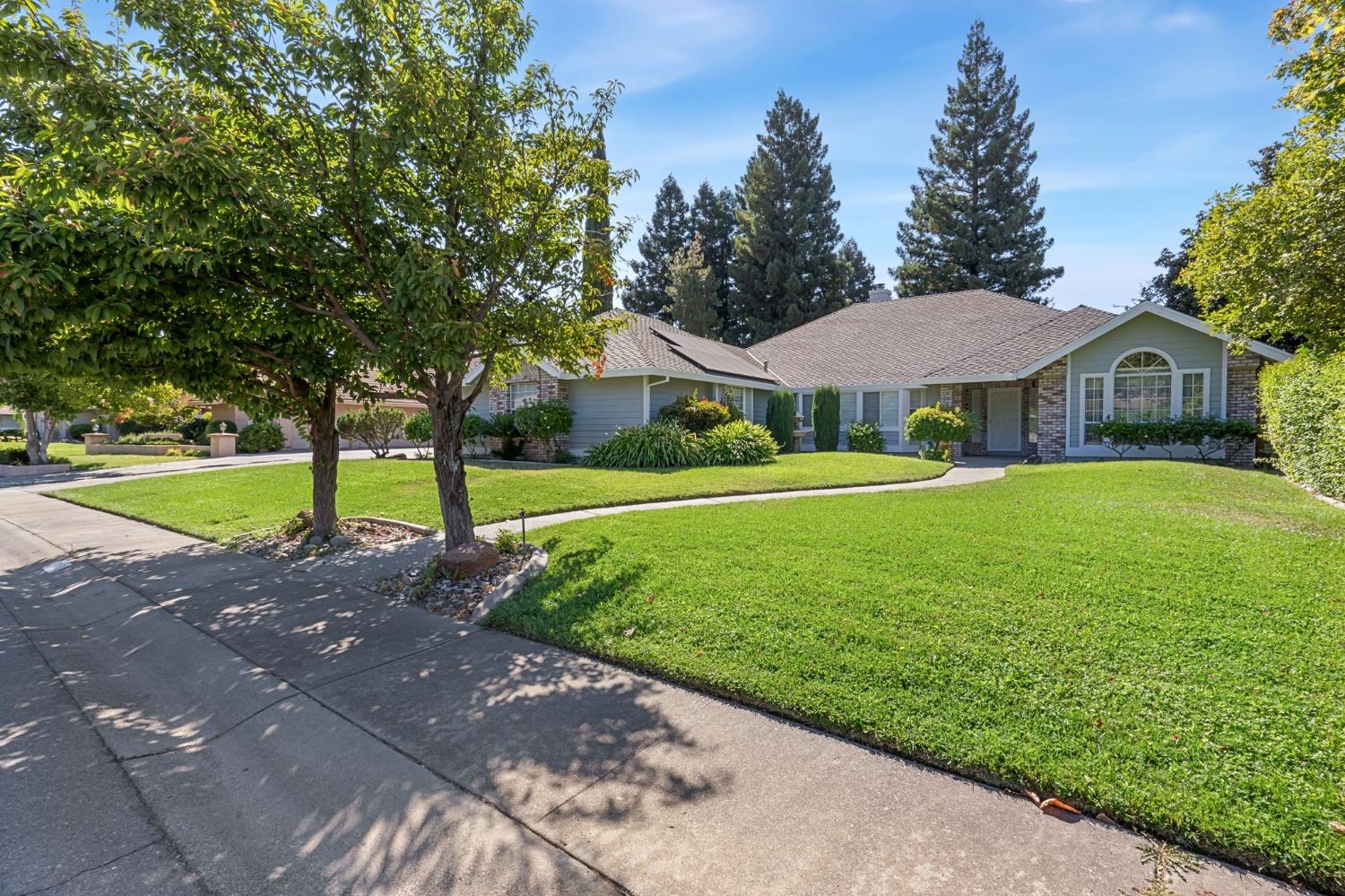 Detail Gallery Image 1 of 29 For 1748 Capri Dr, Yuba City,  CA 95993 - 4 Beds | 3 Baths