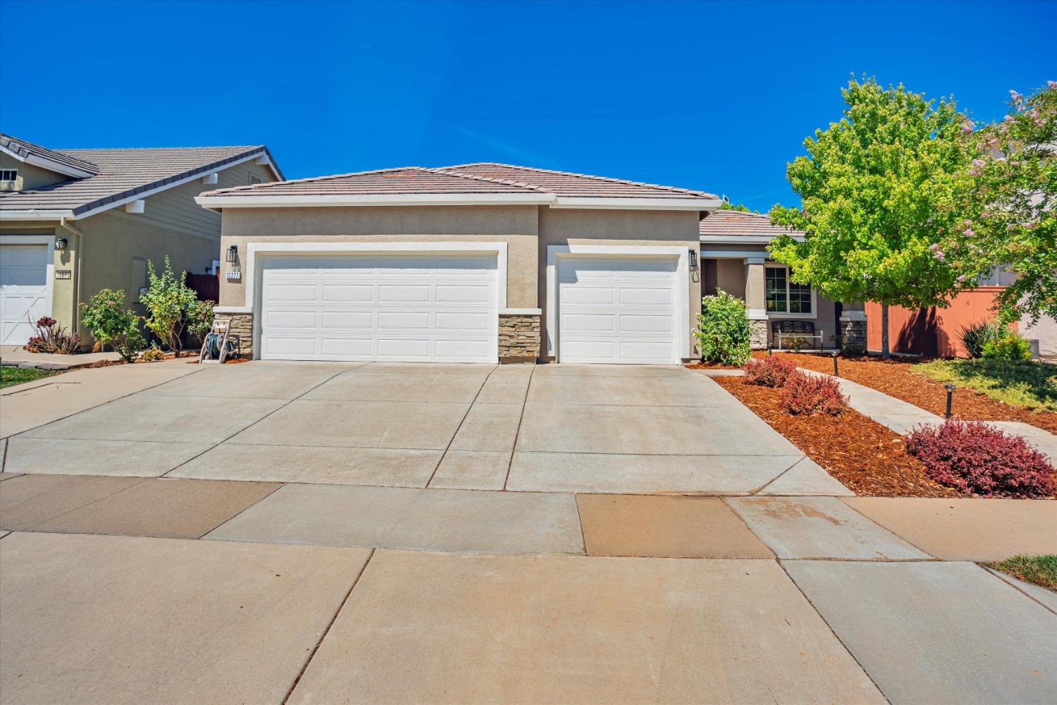 Detail Gallery Image 1 of 33 For 12277 Canyonlands Dr, Rancho Cordova,  CA 95742 - 3 Beds | 2 Baths