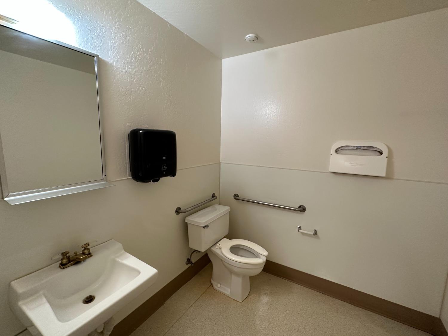 Detail Gallery Image 5 of 7 For 11860 Kemper Rd #8,  Auburn,  CA 95603 - – Beds | – Baths